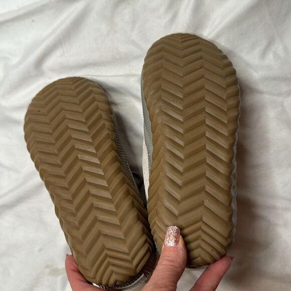 Sorel Out N About Plus Taupe Suede Duck Ankle Boots. Size 6. - Picture 10 of 12